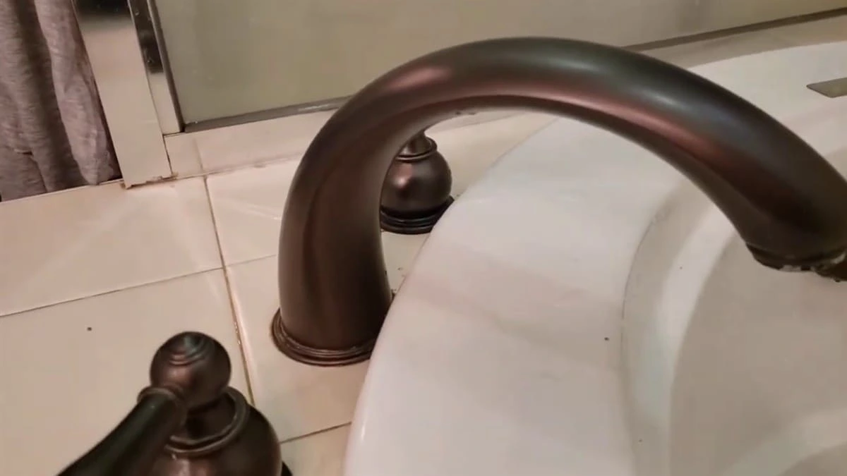 Plumber performing faucet repair in Clovis CA